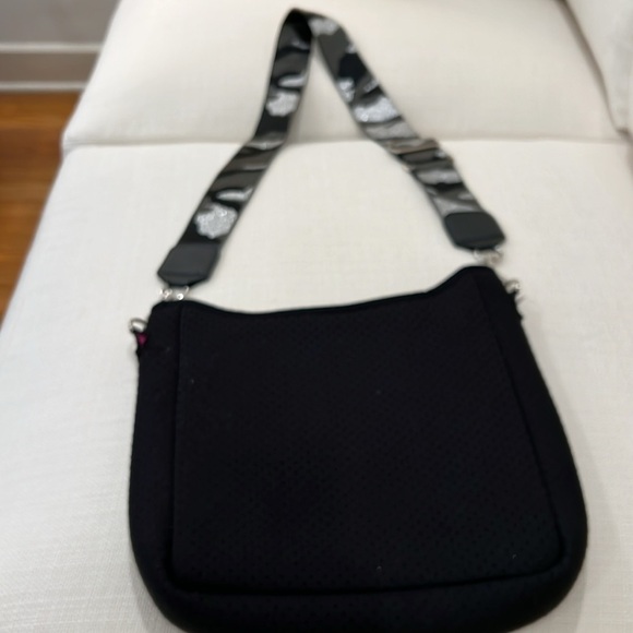 Black bag with camo strap - Picture 2 of 5